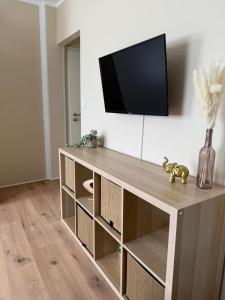 Μια τηλεόραση ή/και κέντρο ψυχαγωγίας στο Appartement 1 - Einzimmerwohnung mit Küche und Bad