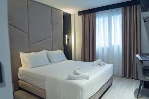 Postel nebo postele na pokoji v ubytování Hotel Mefolinkel Suits