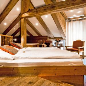 Lova arba lovos apgyvendinimo įstaigoje Lifestyle & Spa Hotel Grächerhof