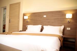 Ein Bett oder Betten in einem Zimmer der Unterkunft Venetian Hotel