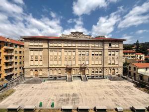 Το κτήριο όπου στεγάζεται  το διαμέρισμα +5 φωτογραφίες