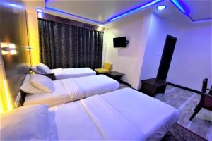 Postel nebo postele na pokoji v ubytování SH Hotel