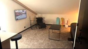 a room with a room with surfboards on the wall at Suite sous les toits 25m2 à 1mn du port de CASSIS in Cassis