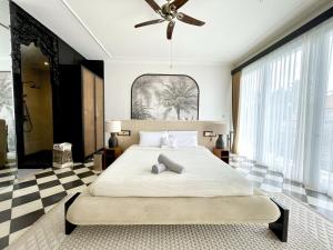 a bedroom with a large bed with a ceiling fan at Helene's House - 5 Bedrooms Villa in Jl Bisma, Central Ubud in Ubud