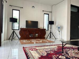 Televisi dan/atau pusat hiburan di Villa Cassandra