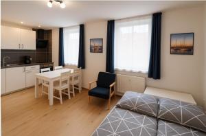 Køkken eller tekøkken på Sunny apartment in Lüneburg