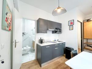 Kuchyňa alebo kuchynka v ubytovaní 146 - Urban Cosy Flat in Paris