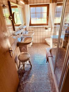 Vannituba majutusasutuses Haus Bachschwalbe