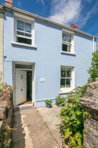 a white house with a white door at Milton Cottage Manorbier in Manorbier