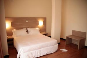 Ein Bett oder Betten in einem Zimmer der Unterkunft Venetian Hotel