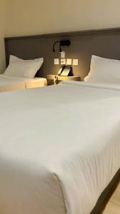 Katil atau katil-katil dalam bilik di فندق ليلة واحدة - One night hotel