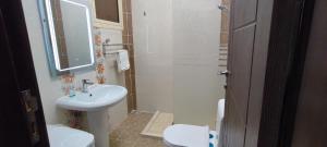 a small bathroom with a sink and a toilet at اجنحة مأرز الايمان in Medina +13 photos
