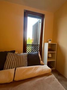 Ένα ή περισσότερα κρεβάτια σε δωμάτιο στο Csopak Strand Apartman