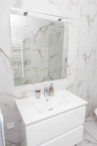 Koupelna v ubytování Perle de Nice - 50 mètres de la plage, Clim, Wifi + 19 fotografií