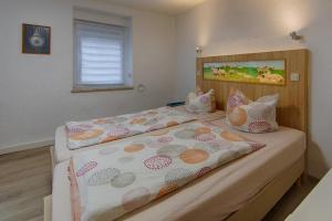 a small bedroom with a bed with at Haus 13 zum Südblick in Garnbach