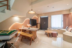 a living room with a pool table and a couch at 宜蘭光丘民宿 in Wujie
