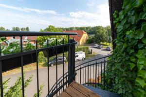 Balkón nebo terasa v ubytování TinyGreens B & B