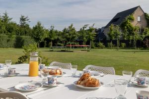 a white table with chickens on top of it at Villa De Ruiter in Waasmunster