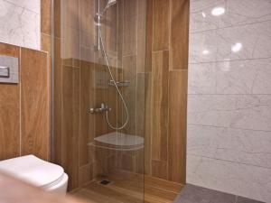 Koupelna v ubytování LEMAS SUITE HOTEL