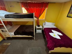 Postel nebo postele na pokoji v ubytování Hotel Jimmy Latacunga