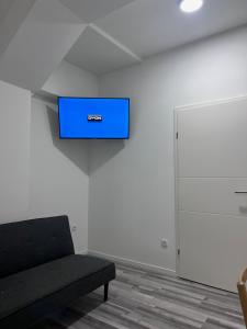 a room with a couch and a tv on the wall at ROYAL RACiNG SUiTE TOP 2 in Judenburg