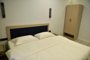 Postel nebo postele na pokoji v ubytování QUT Hotel