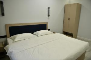 Postel nebo postele na pokoji v ubytování QUT Hotel