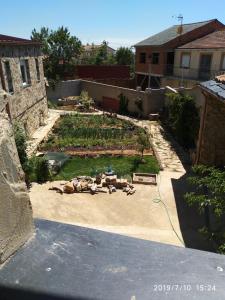 a view of a garden with animals laying on the ground at El Zoela in Ferreras de Arriba