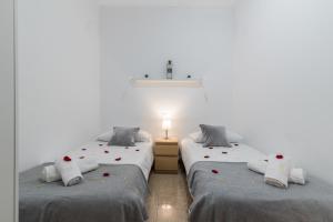 Ένα ή περισσότερα κρεβάτια σε δωμάτιο στο Home2Book Charming Rooftop Vibes Apartment