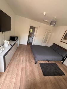 a small bedroom with a bed and a kitchen at Griffin Chalets in Southampton
