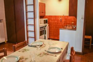 Photo de la galerie de l'établissement Gîte Gîtes de France 2/4 personnes à Molines, à Ispagnac 13 autres photos