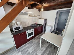 Η κουζίνα ή μικρή κουζίνα στο L'appartement d'Edmond Bour