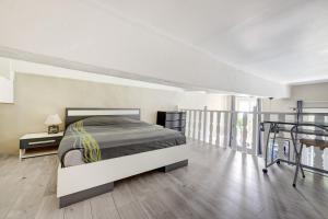 a bedroom with a bed and a balcony at « Le Vieux Lyon » 45 m2 tt équipé Clim in Lyon