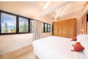 Hotel Brin d'Azur - Saint Tropez客房内的一张或多张床位