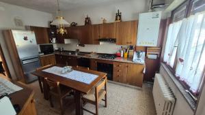 Η κουζίνα ή μικρή κουζίνα στο La grande casa di Giulia +5 φωτογραφίες