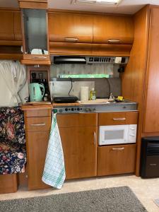 Billede fra billedgalleriet på Caravan at the Cottage House i Ertenvåg + 9 billeder