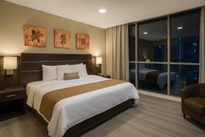 En eller flere senger på et rom på Tryp by Wyndham Panama Centro