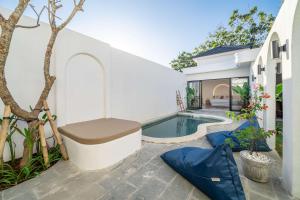 Πισίνα στο ή κοντά στο Modern 1BR Pool Villa in Bingin - K5-A