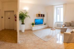 a living room with a couch and a tv at Music & Art Holiday House in Lido di Ostia