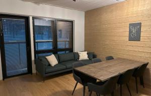 Posezení v ubytování Ski Chalet C23 Ski-in Ski-out by Aavalevi