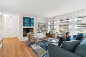 a living room with a couch and a fireplace at Washington's Rye House AC Bikes New Kitchen in Rye +25 photos