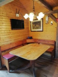 TV a/nebo společenská místnost v ubytování Eichberghütte
