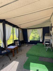 Billede fra billedgalleriet på Caravan at the Cottage House i Ertenvåg