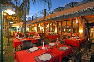 A restaurant or other place to eat at Sobrado da Vila Hotel