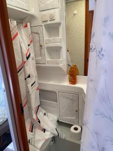 Billede fra billedgalleriet på Caravan at the Cottage House i Ertenvåg