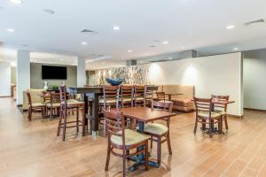 Restaurant o un lloc per menjar a Sleep Inn & Suites Jasper I-22