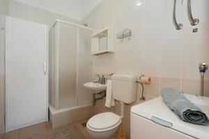 Ένα μπάνιο στο Gumbek11, Two Story, Two-Bedroom Apartment by the Sea +21 φωτογραφίες