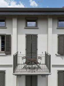 Spazio Perlasca Apt 3 - Cernobbio Como Lake的阳台或露台