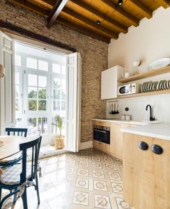 a kitchen with a table and a dining room at La Casa del Caballero in Cartagena