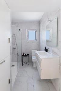 Ένα μπάνιο στο Urban Condo 10th Floor - 2 Bdr +18 φωτογραφίες